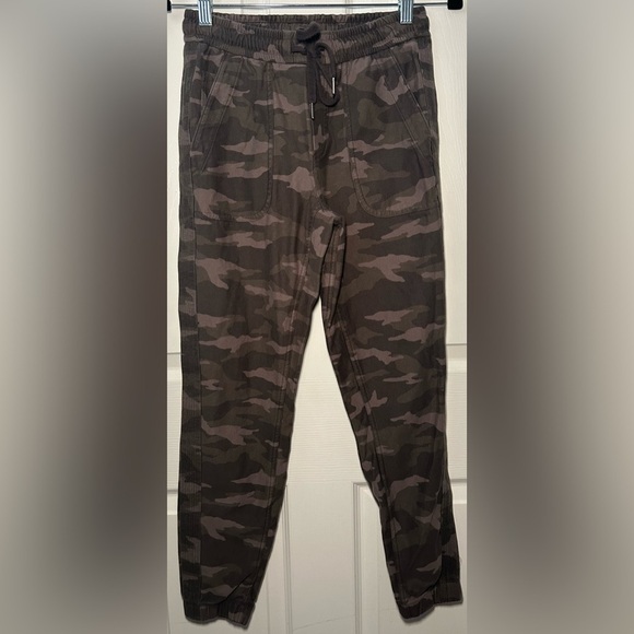 ATHLETA Women’s Camo Farallon Jogger- Camo Olive Green/ Size 0 - Picture 4 of 8